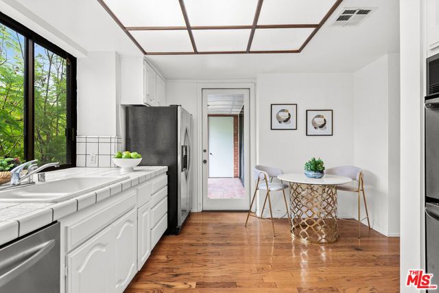 4736 Park Encino Lane 215, Encino (los Angeles), CA 91436