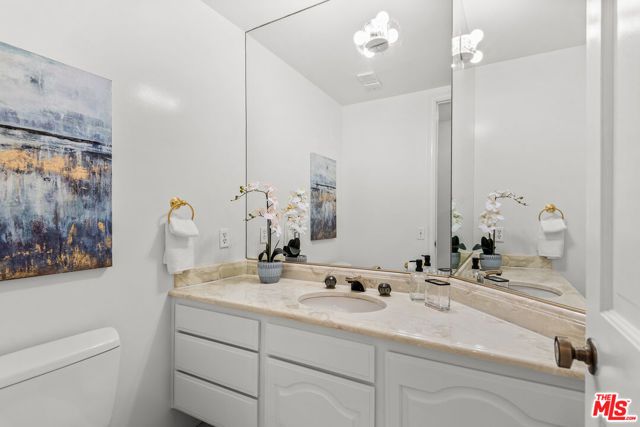 4736 Park Encino Lane 215, Encino (los Angeles), CA 91436