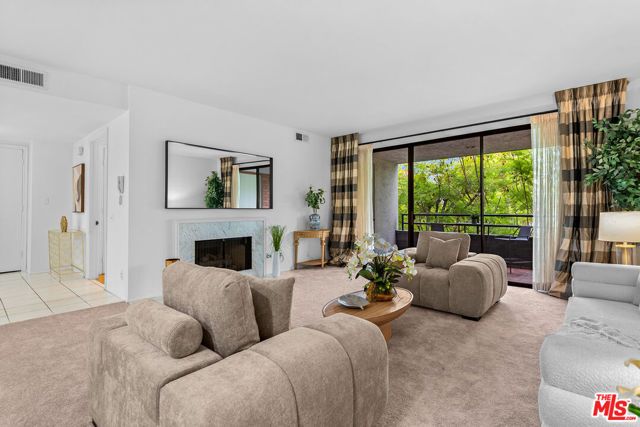 4736 Park Encino Lane 215, Encino (los Angeles), CA 91436