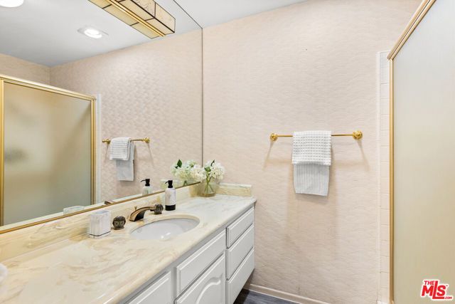 4736 Park Encino Lane 215, Encino (los Angeles), CA 91436