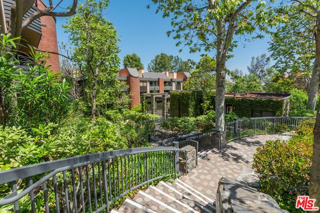 4736 Park Encino Lane 215, Encino (los Angeles), CA 91436