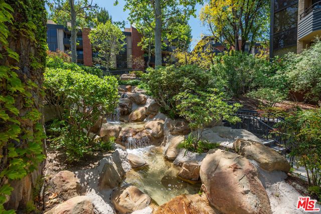 4736 Park Encino Lane 215, Encino (los Angeles), CA 91436