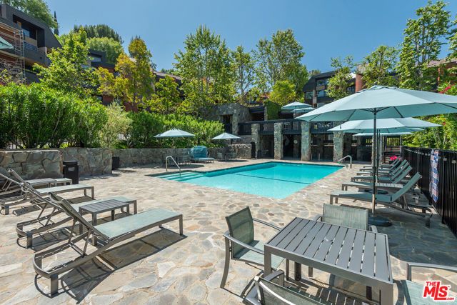 4736 Park Encino Lane 215, Encino (los Angeles), CA 91436