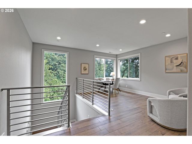 3127 Sw CHAMPLAIN Dr, Portland, OR 97205