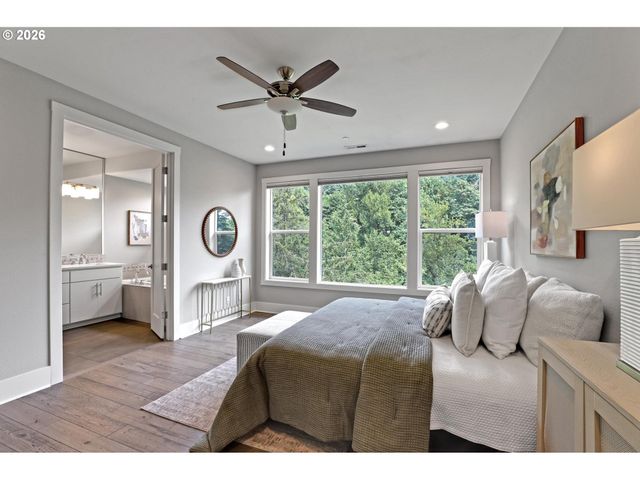 3127 Sw CHAMPLAIN Dr, Portland, OR 97205