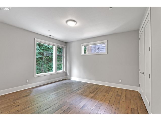 3127 Sw CHAMPLAIN Dr, Portland, OR 97205