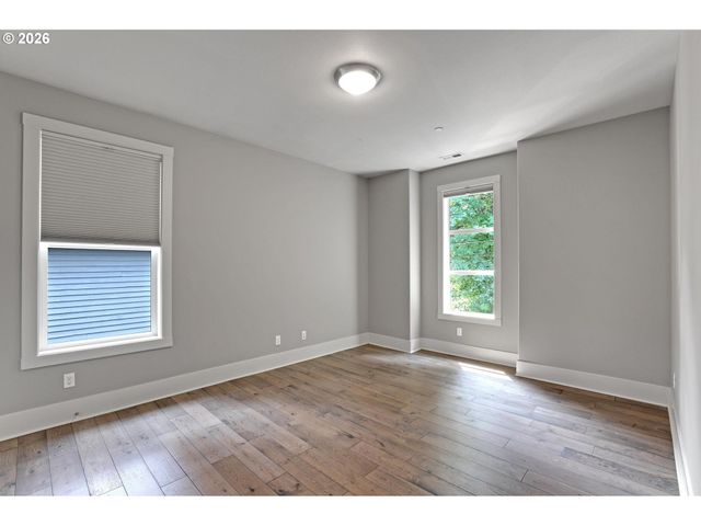 3127 Sw CHAMPLAIN Dr, Portland, OR 97205