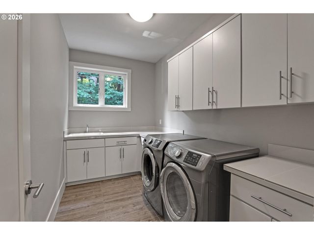 3127 Sw CHAMPLAIN Dr, Portland, OR 97205