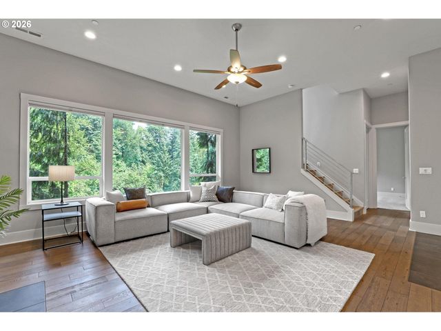 3127 Sw CHAMPLAIN Dr, Portland, OR 97205