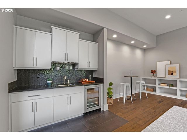 3127 Sw CHAMPLAIN Dr, Portland, OR 97205