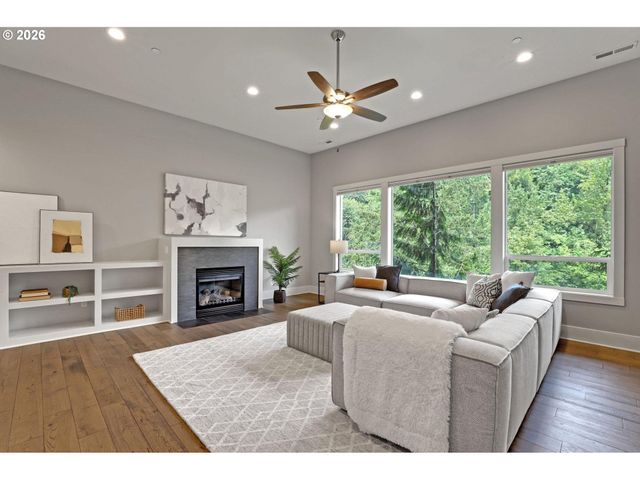 3127 Sw CHAMPLAIN Dr, Portland, OR 97205