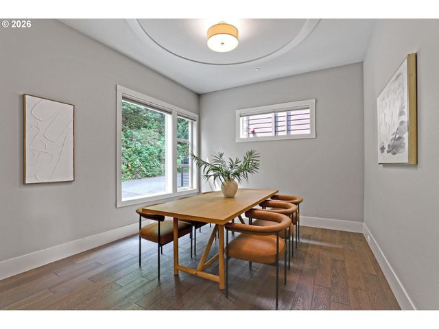 3127 Sw CHAMPLAIN Dr, Portland, OR 97205