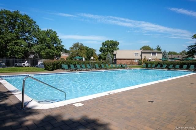 20 Westwood Drive 36, Westbury, NY 11590