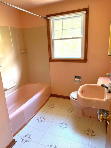 20 Sunset Drive, Essex, VT 05452