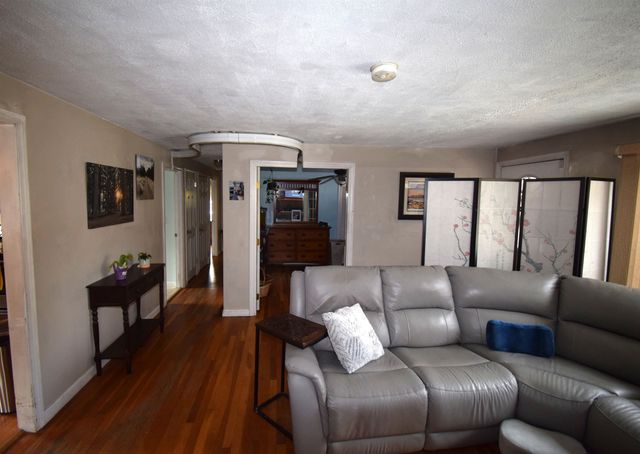 4 Independence Avenue, Kingston, NH 03848