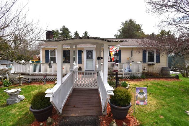 4 Independence Avenue, Kingston, NH 03848