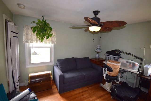4 Independence Avenue, Kingston, NH 03848