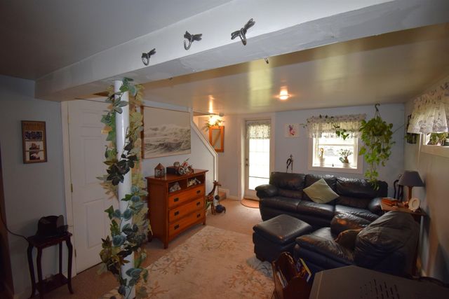 4 Independence Avenue, Kingston, NH 03848