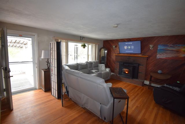 4 Independence Avenue, Kingston, NH 03848