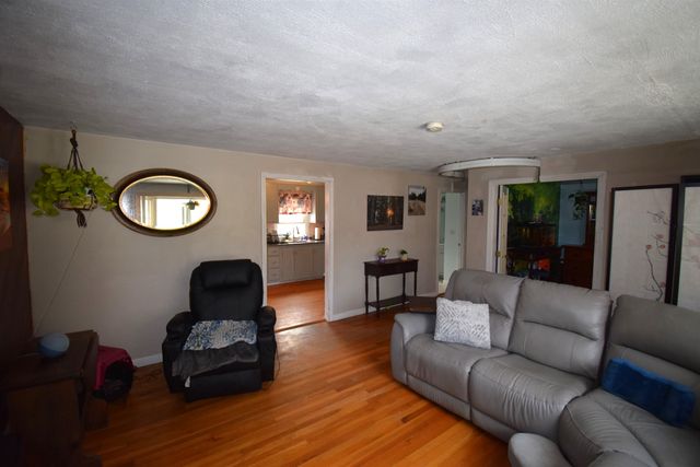4 Independence Avenue, Kingston, NH 03848