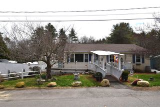 4 Independence Avenue, Kingston, NH 03848