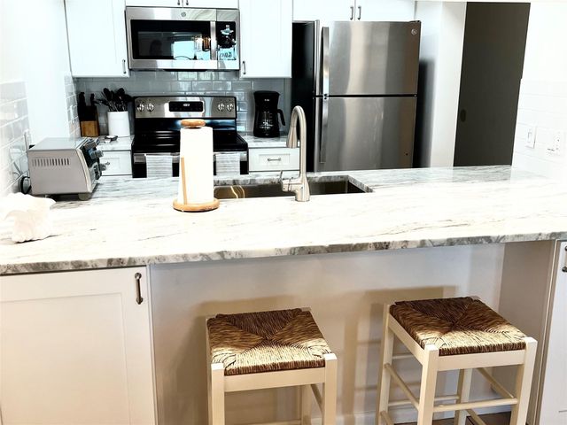 40 NE PLANTATION Road 410, Hutchinson Island, FL 34996