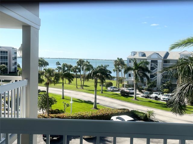 40 NE PLANTATION Road 410, Hutchinson Island, FL 34996