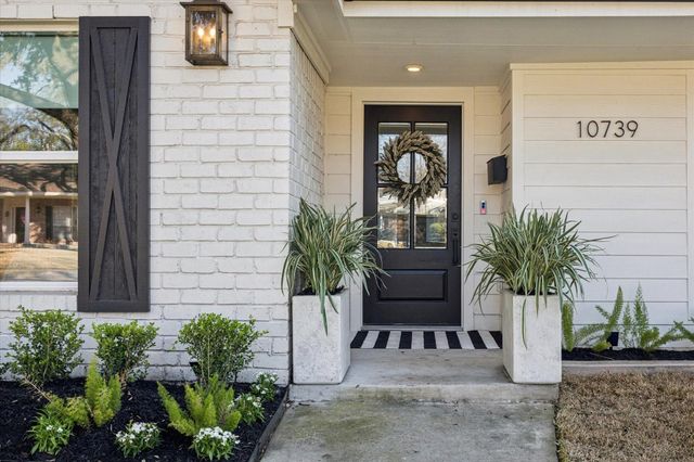 10739 Longmont Drive, Houston, TX 77042