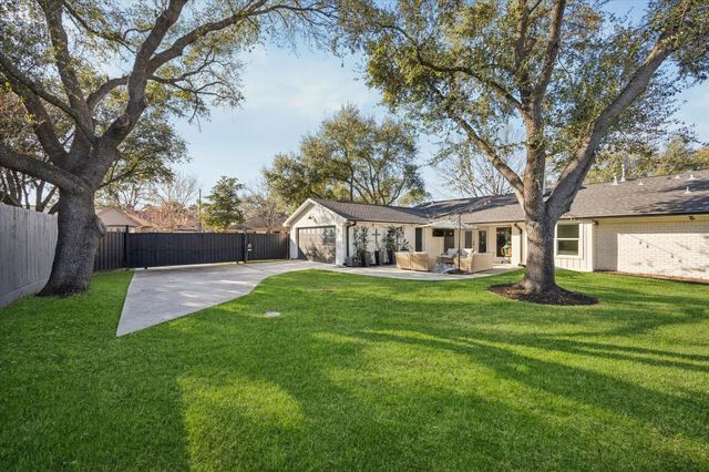 10739 Longmont Drive, Houston, TX 77042