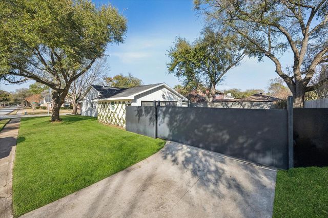 10739 Longmont Drive, Houston, TX 77042