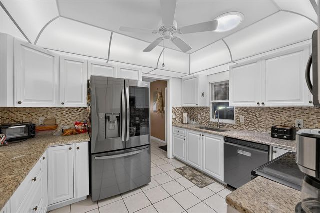 907 BLUEWATER DRIVE, Sun City Center, FL 33573