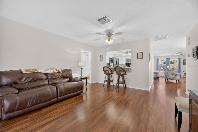 907 BLUEWATER DRIVE, Sun City Center, FL 33573