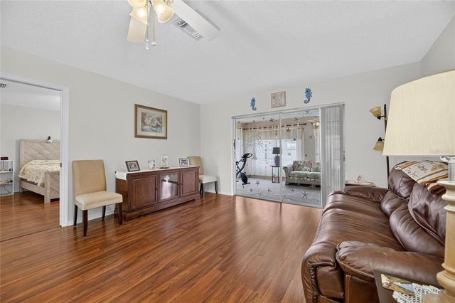 907 BLUEWATER DRIVE, Sun City Center, FL 33573
