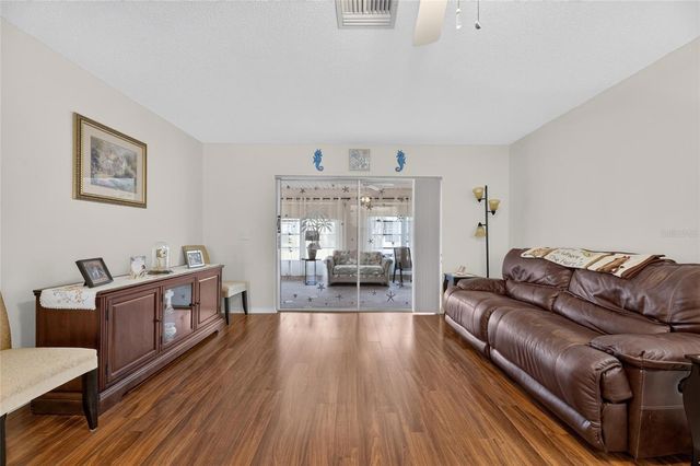907 BLUEWATER DRIVE, Sun City Center, FL 33573