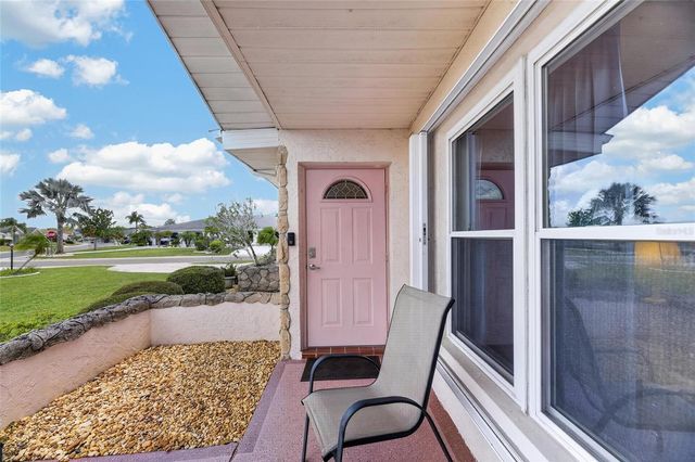 907 BLUEWATER DRIVE, Sun City Center, FL 33573