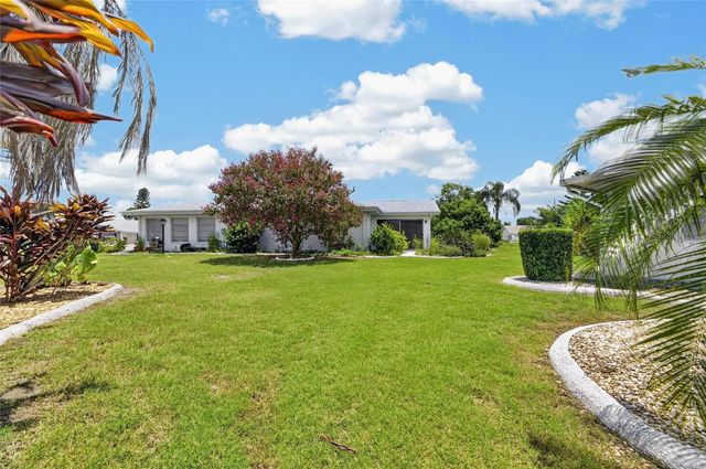 907 BLUEWATER DRIVE, Sun City Center, FL 33573