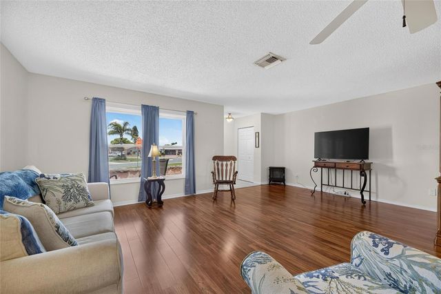 907 BLUEWATER DRIVE, Sun City Center, FL 33573