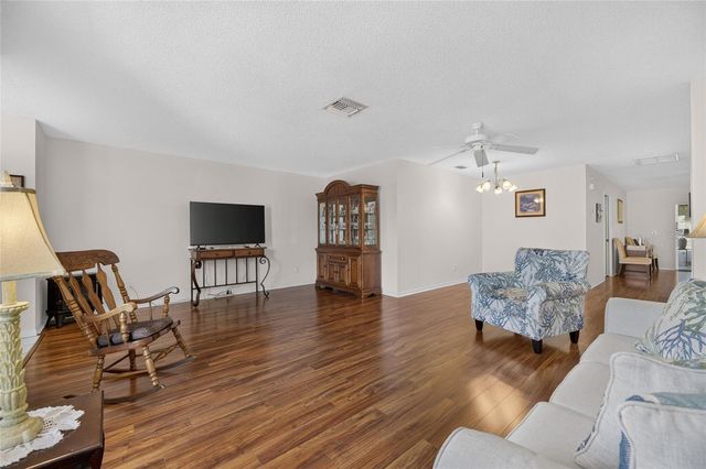907 BLUEWATER DRIVE, Sun City Center, FL 33573