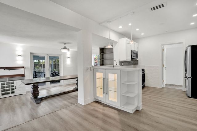 1528 NE 28th Drive, Wilton Manors, FL 33334