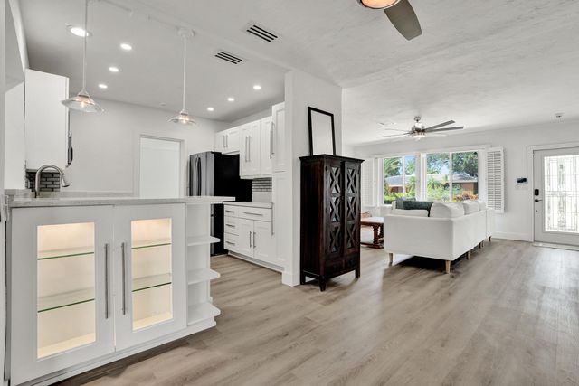 1528 NE 28th Drive, Wilton Manors, FL 33334