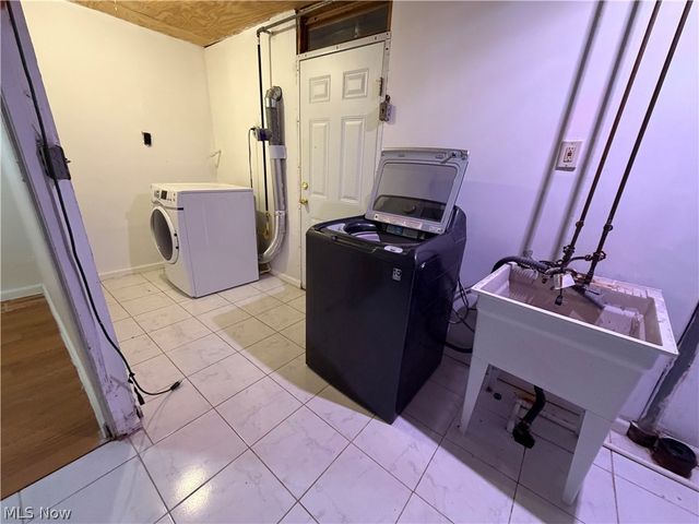1599 Herkender Avenue, Akron, OH 44310