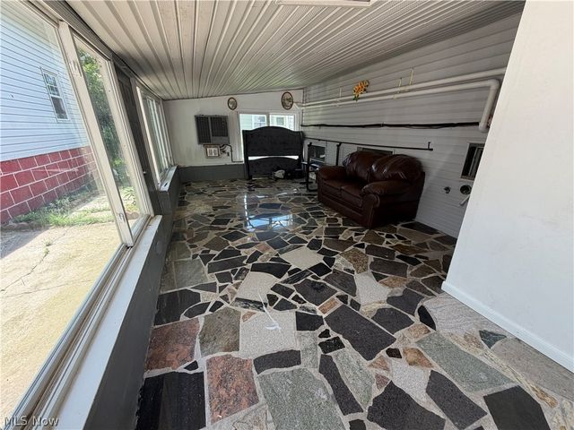 1599 Herkender Avenue, Akron, OH 44310