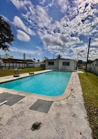 7215 SW 23rd St, Miami, FL 33155