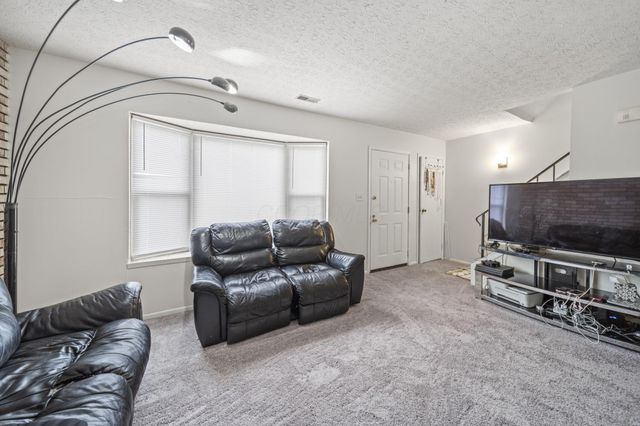 2425 Mason Village Court, Columbus, OH 43232