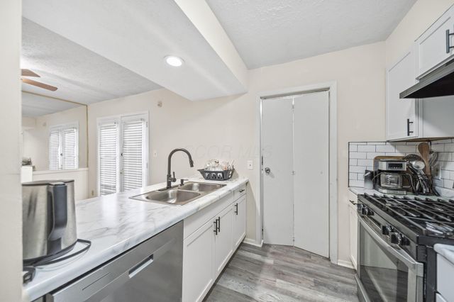 2425 Mason Village Court, Columbus, OH 43232