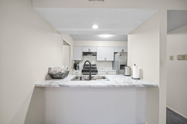 2425 Mason Village Court, Columbus, OH 43232