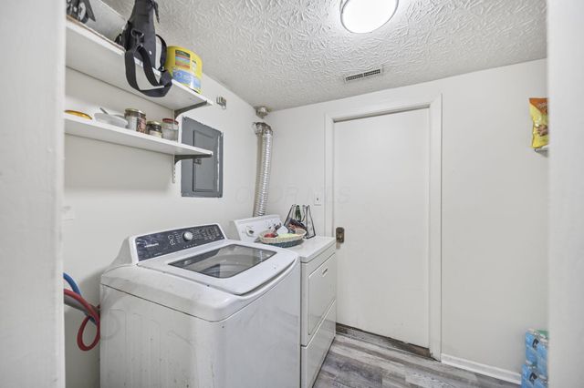 2425 Mason Village Court, Columbus, OH 43232