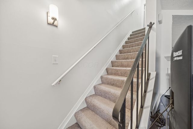 2425 Mason Village Court, Columbus, OH 43232