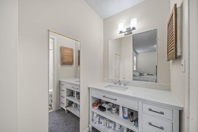 2425 Mason Village Court, Columbus, OH 43232