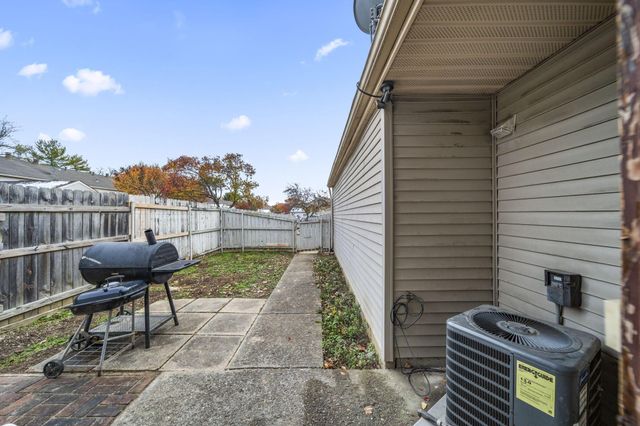 2425 Mason Village Court, Columbus, OH 43232